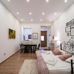 Cozy Spacious 5 Star In The Heart Of Historic Center * Cluj-Napoca