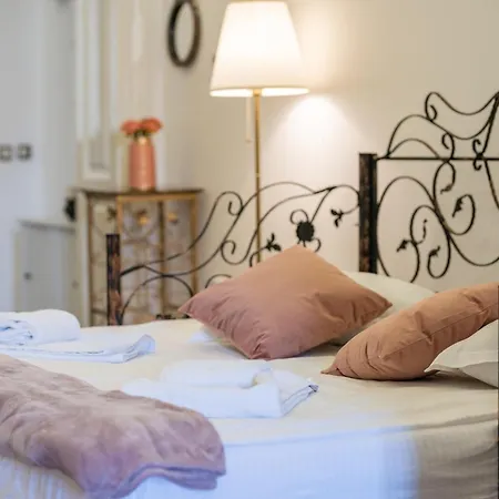 Grand Historic With New Luxury Marble Design-main Square Apartment