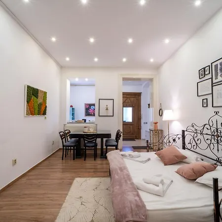 Cozy Spacious 5 Star In The Heart Of Historic Center * Cluj-Napoca