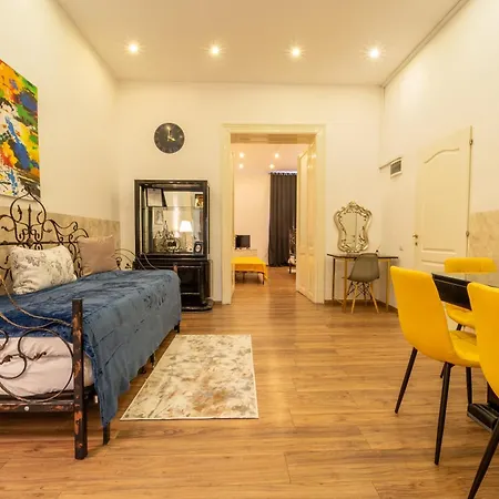 Apartment Grand Historic With New Luxury Marble Design-main Square