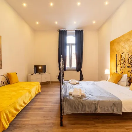 Apartment Grand Historic With New Luxury Marble Design-main Square