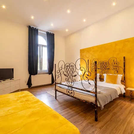 Apartment Grand Historic With New Luxury Marble Design-main Square Cluj-Napoca