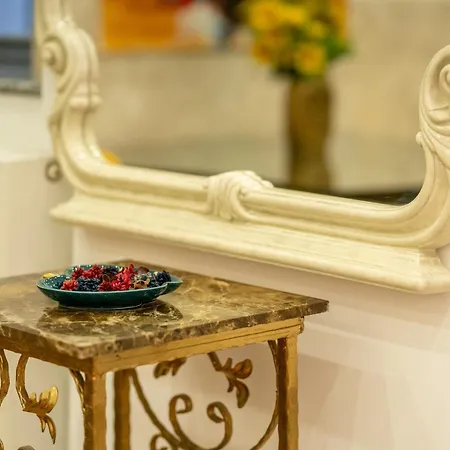 Apartment Grand Historic With New Luxury Marble Design-main Square Cluj-Napoca