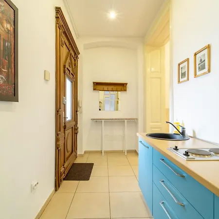Apartment Grand Historic With New Luxury Marble Design-main Square