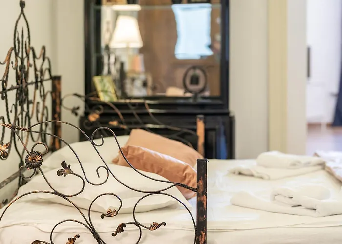 Cozy Spacious 5 Star In The Heart Of Historic Center Apartment *